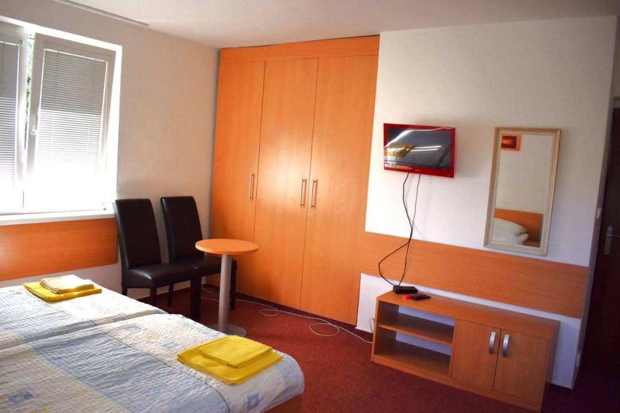 Penzion Era Hotel Zlin Luaran gambar